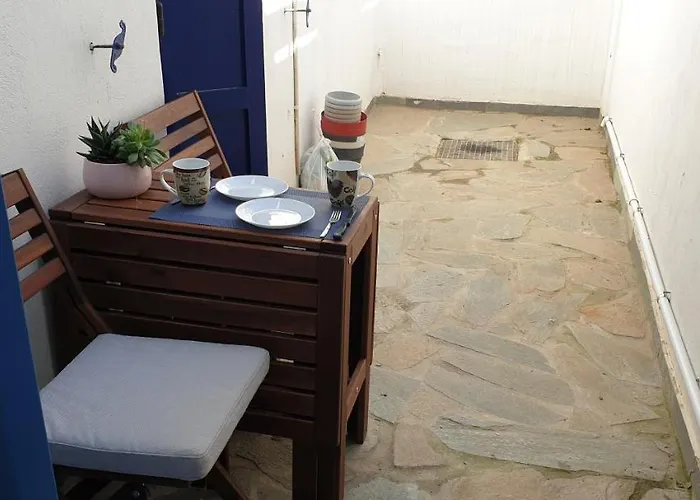 La Playa Location Close To The & Center