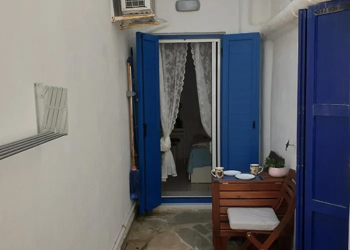 La Playa Location Close To The & Center *